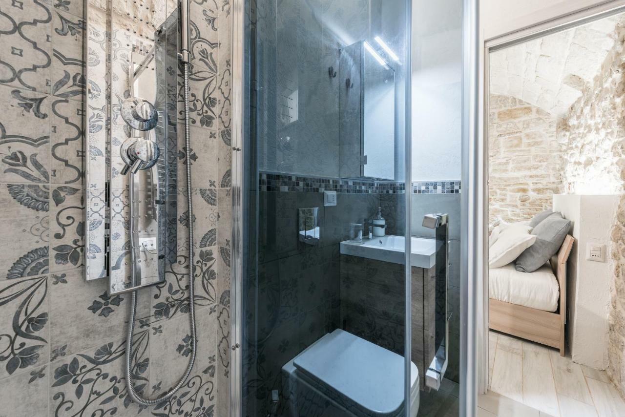 San Nicola Old Town Apartment CasatuaБари Экстерьер фото