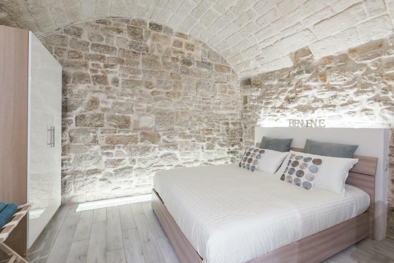 San Nicola Old Town Apartment CasatuaБари Экстерьер фото